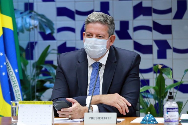 Lira mantém votação da PEC dos Precatórios nesta terça e prevê maior margem de apoio