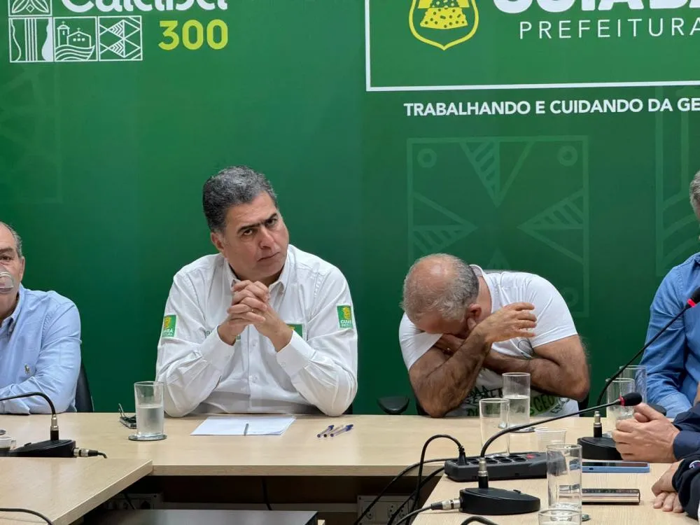 Há mais de 20 anos à frente do shopping popular Misael chora: "Nunca pensava em passar por isso"