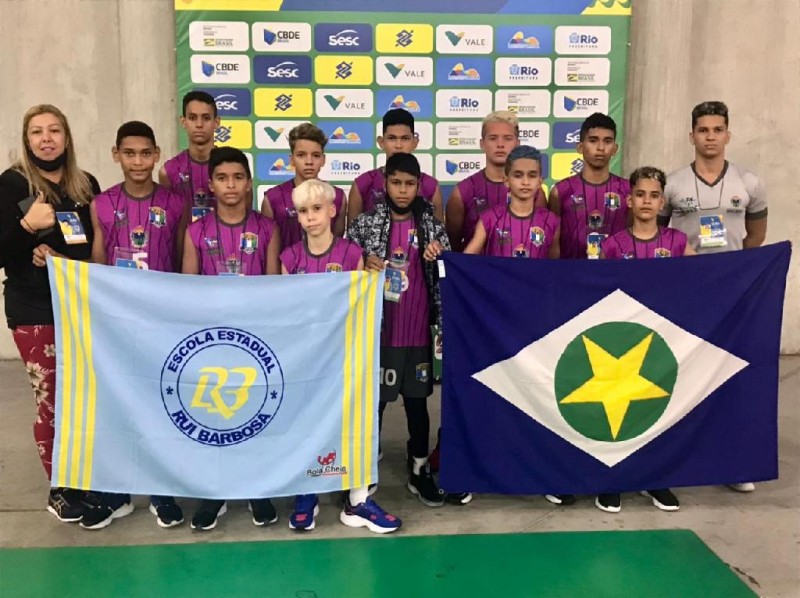 Alunos da Escola Estadual Rui Barbosa conquistam título inédito no basquete
