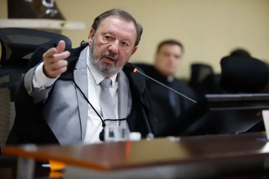 Pinheiro tem 5 dias para explicar ao TCE empréstimo de R$ 139 milhões 