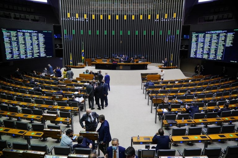 Deputados aprovam emendas do Senado à MP que cria o Programa de Estímulo ao Crédito; acompanhe