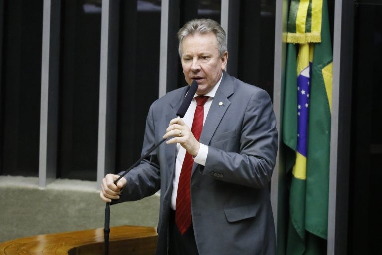 Proposta institui programa para controle da cigarrinha do milho