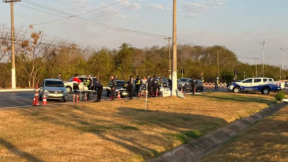 Quatro motoristas são presos e 48 veículos apreendidos durante Operação Lei Seca 