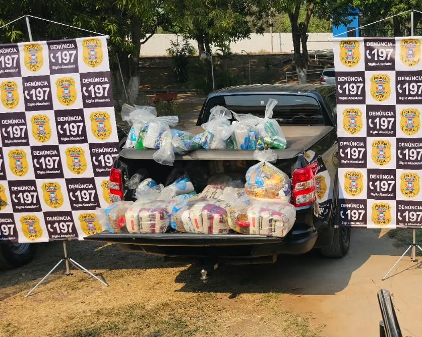Polícia Civil entrega a instituições beneficentes cestas básicas apreendidas em operação contra o crime organizado