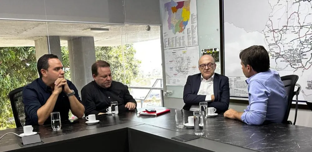 Paulinho do Posto e Dr. Alex debatem melhorias para Peixoto com Pivetta e Diego