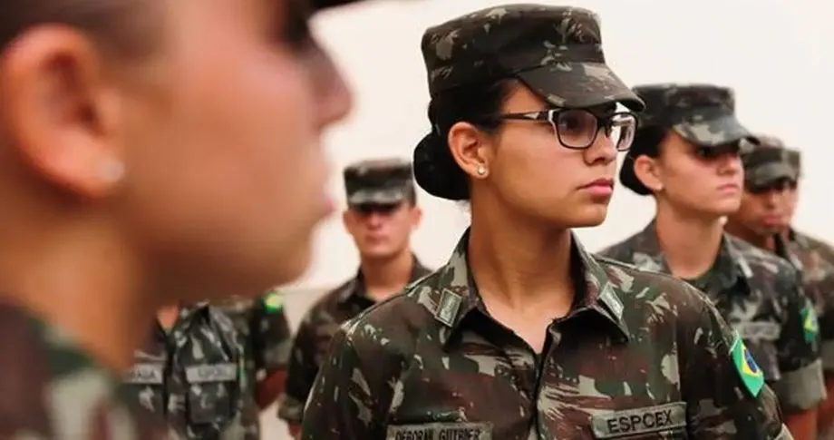 Mulheres poderão se alistar no serviço militar aos 18 anos