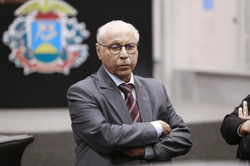 Justiça condena Júlio Campos a pagar multa de R$ 15 mil por ataques a Flávia