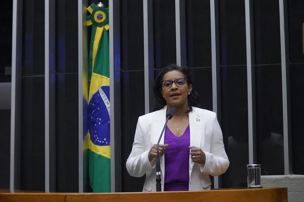 "Pacote Antifeminicídio reduz sensação de impunidade que reina no país", diz Gisela Simona à Rádio Câmara