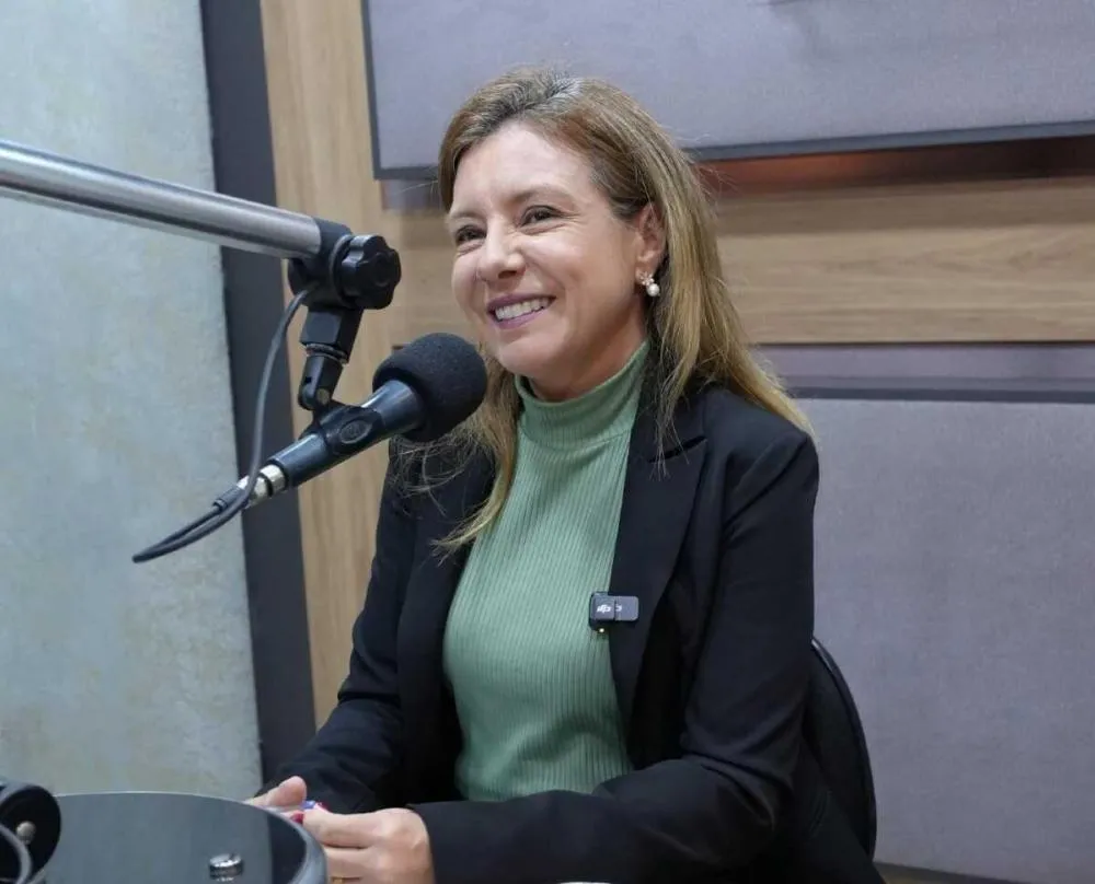 Moretti anuncia criação de 3 novas secretarias e que marido vai dirigir pasta 