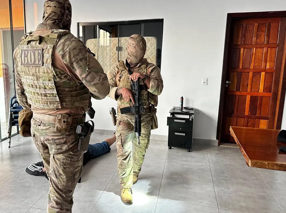 Operação cumpre 143 mandados contra grupo envolvido com tráfico de drogas e venda ilegal de armas 