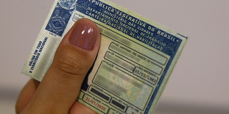 Motoristas com CNH vencida devem cumprir novos prazos para renovação