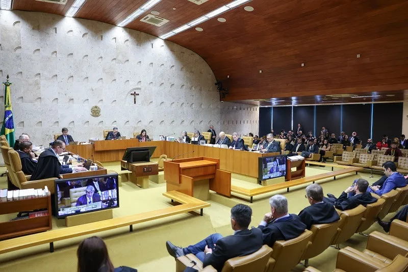 STF valida contratação de servidores públicos por CLT