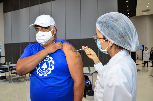 Secretaria de Saúde de Cuiabá aplica mais de 800 mil doses de vacina contra Covid-19