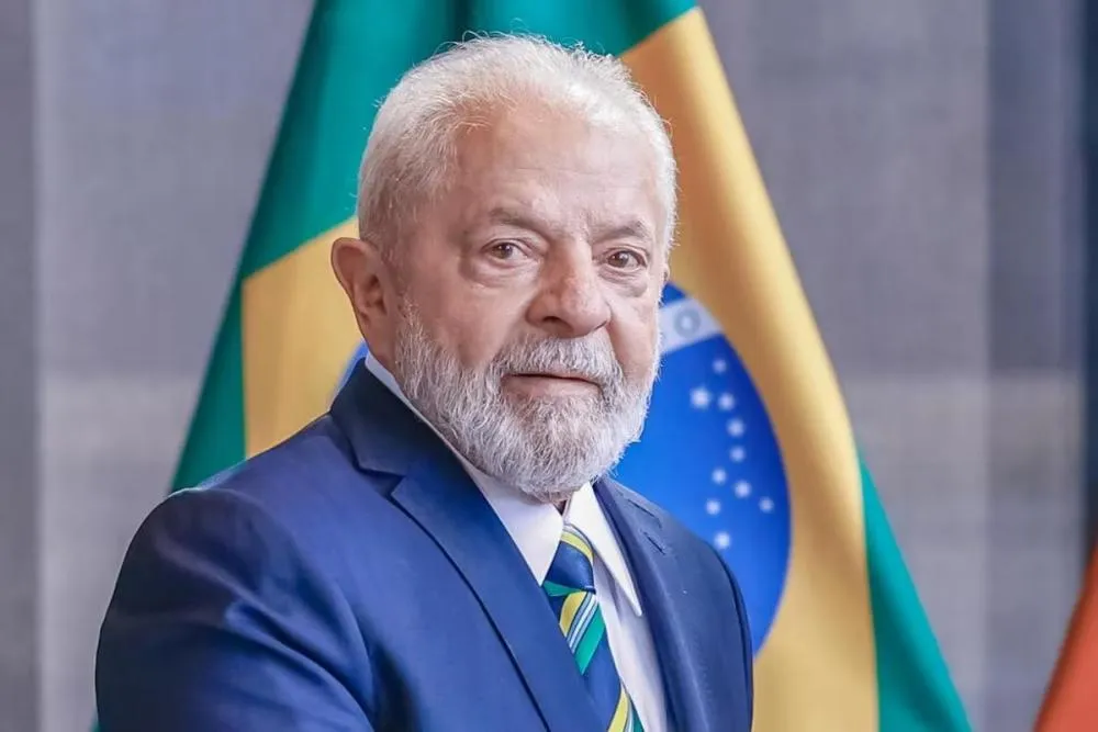 Lula tem hemorragia cerebral e é operado às pressas