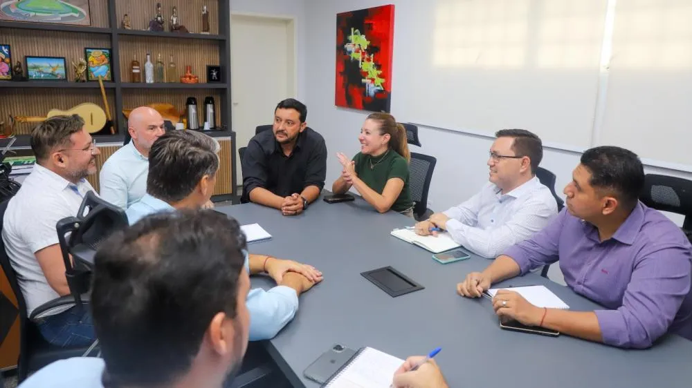 Prefeita Flávia Moretti reforça parcerias com Seciteci