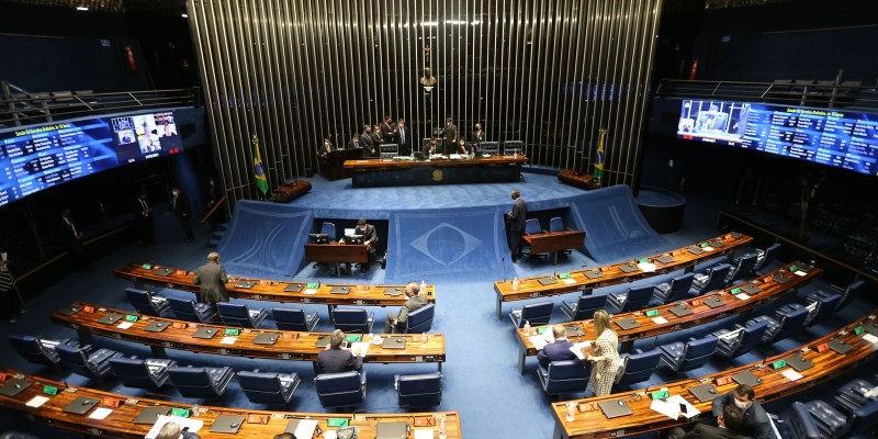 Senado aprova PEC da renda básica garantida pela Constituição