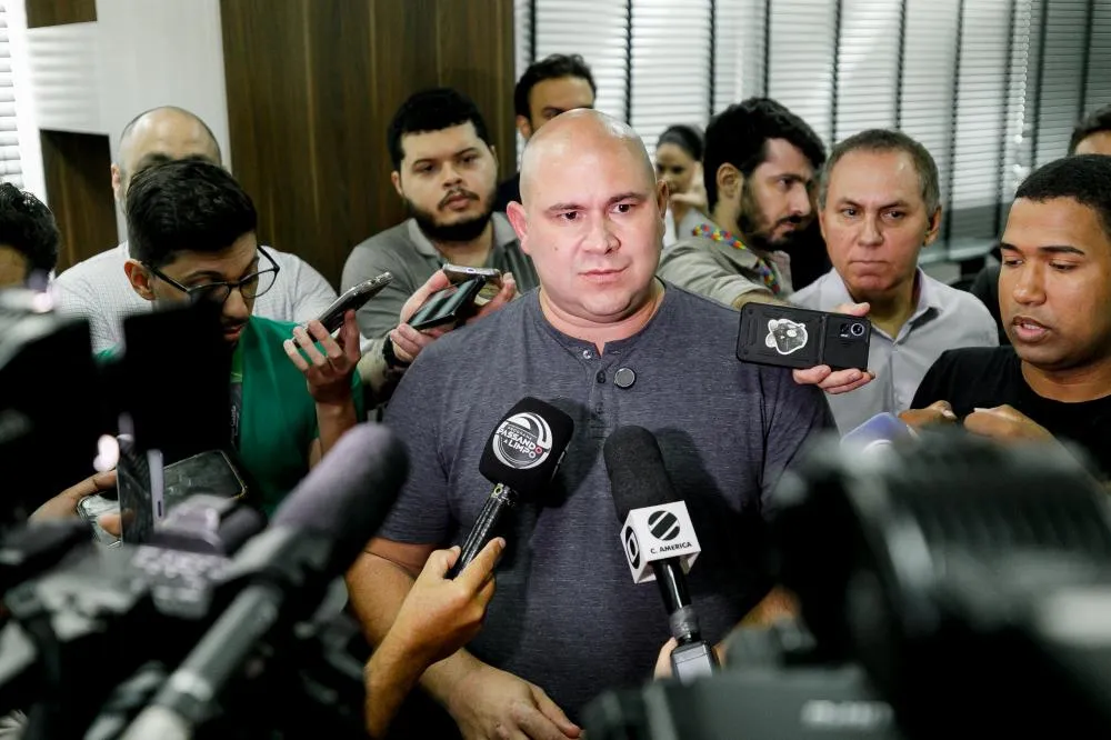 Prefeito garante CADs nas escolas e propõe auxílio de R$ 3 mil para famílias