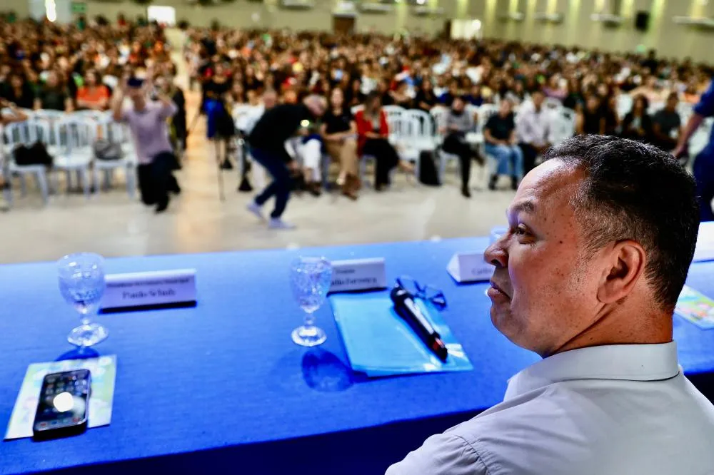 Prefeito anuncia sete carros 0km para professores com melhor desempenho