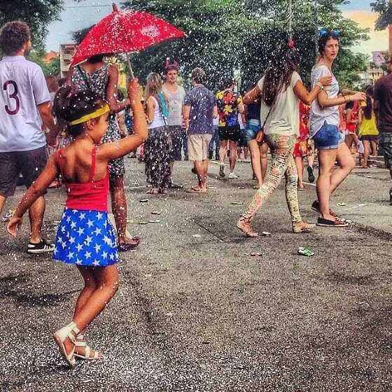 Juiz impõe regras para participação de crianças no carnaval