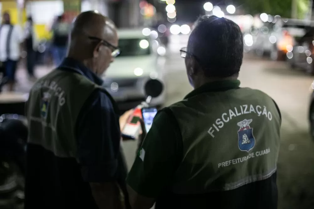 Bares são multados por poluição sonora e mesas na calçada; dois têm atividades suspensas