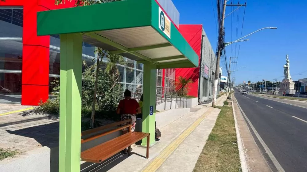 Prefeitura instala novos abrigos de ônibus para maior conforto aos passageiros
