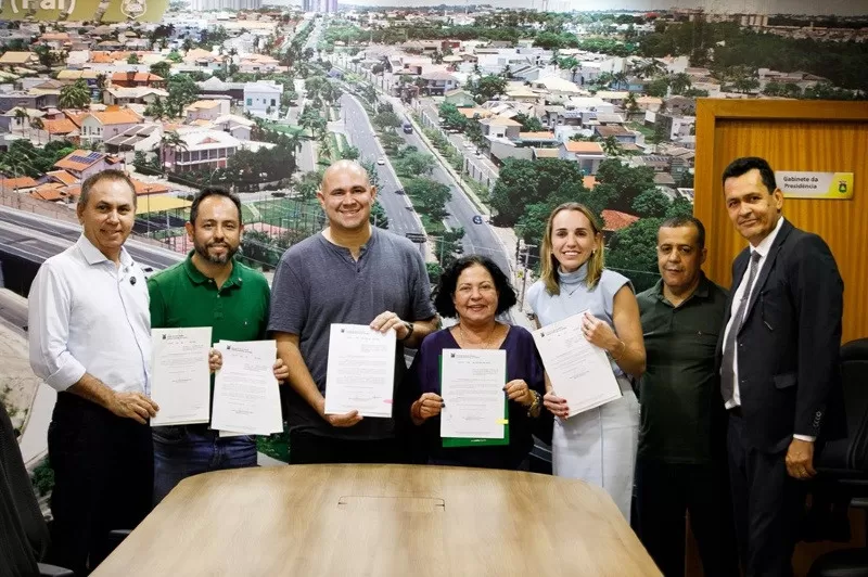Prefeito de Cuiabá sanciona nove leis propostas por vereadores em Cuiabá