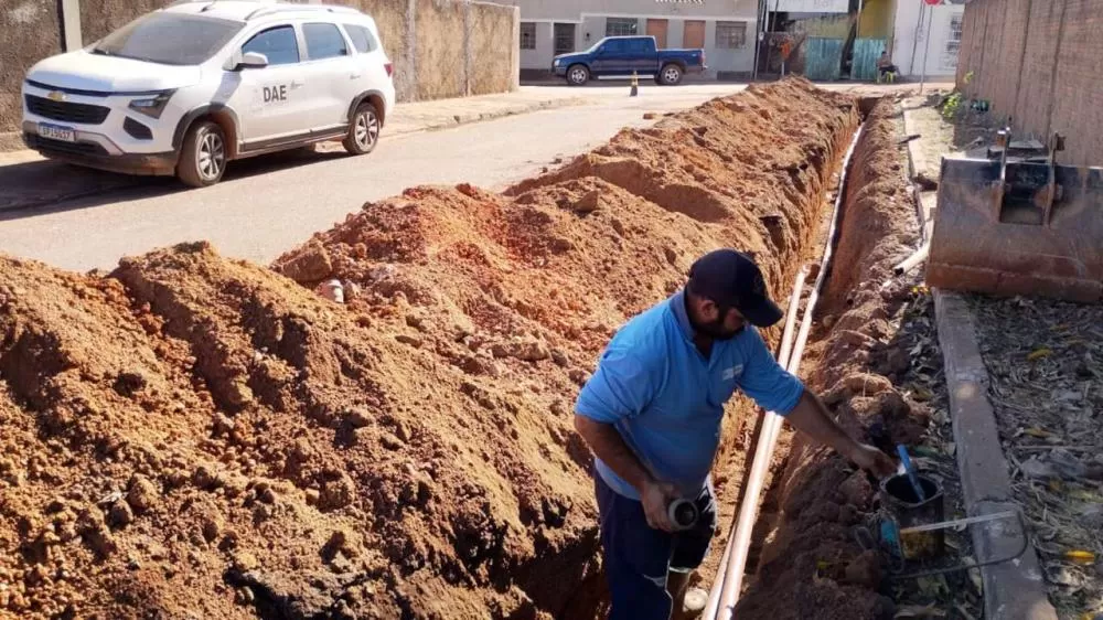 DAE substitui rede antiga no Água Vermelha para garantir qualidade no abastecimento
