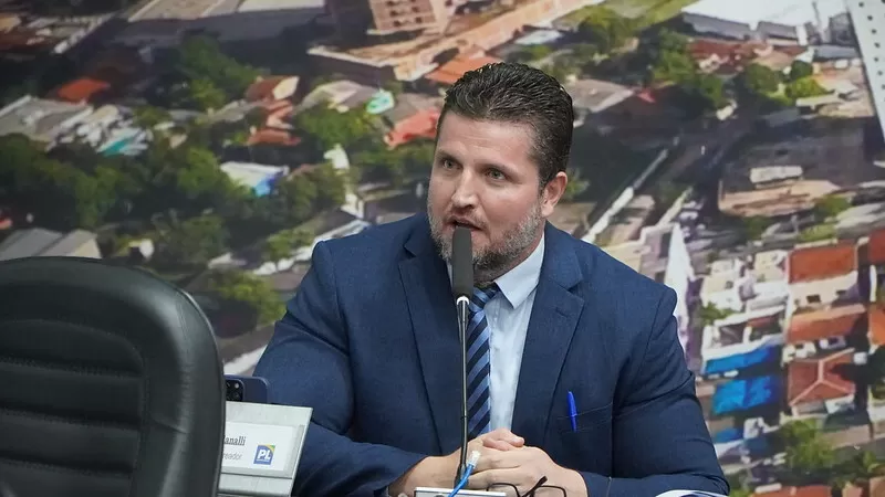 Vereador apresenta projeto que proíbe linguagem neutra em atos da prefeitura e escolas