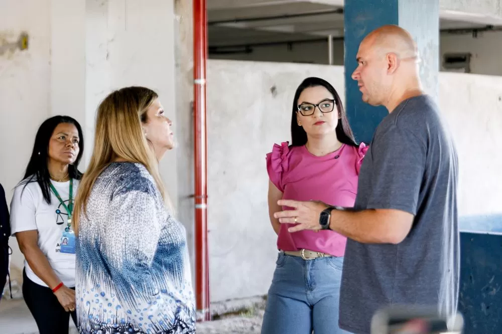 Prefeito e primeira-dama apresentam futura casa do autista para vice-presidente do TJ