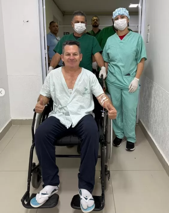 Mauro Mendes recebe alta e vai continuar tratamento em casa