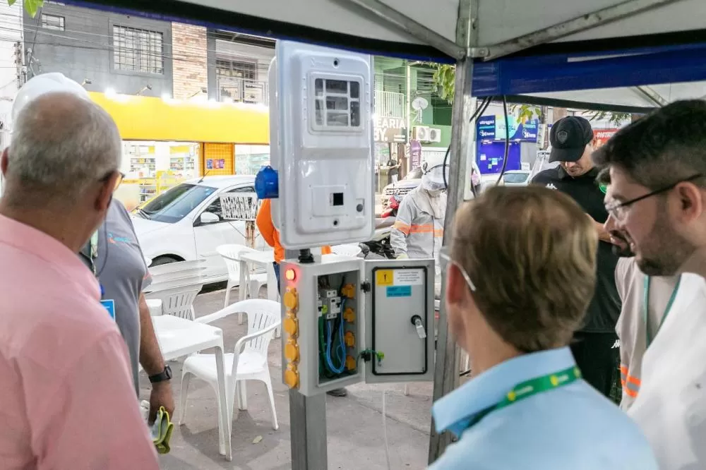 Feiras de Cuiabá recebem projeto de regularização de energia elétrica