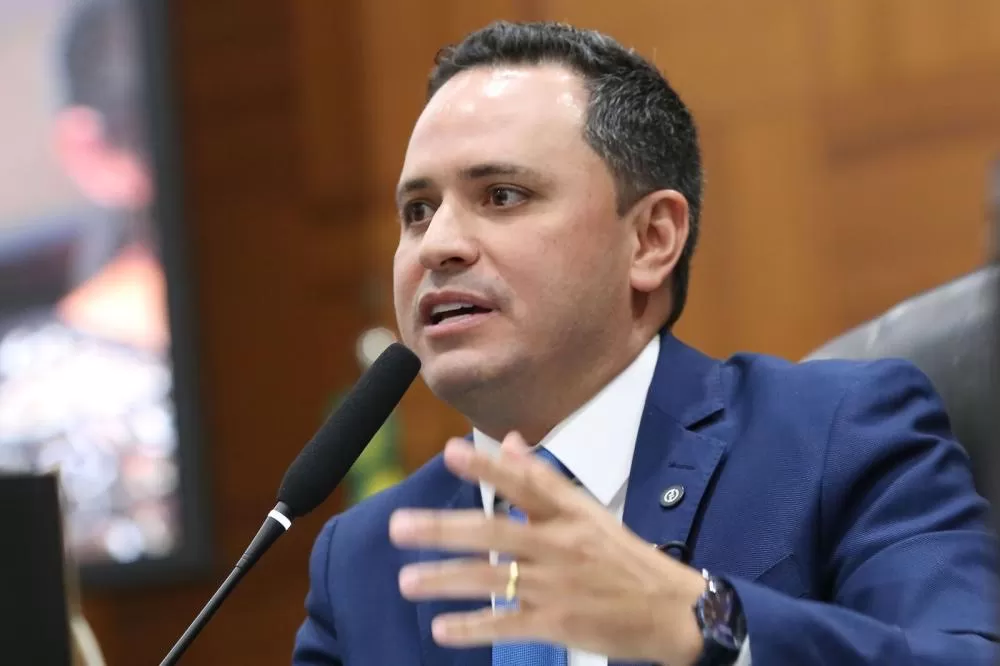 Diego cobra e prefeitura libera funcionamento de torre em Peixoto