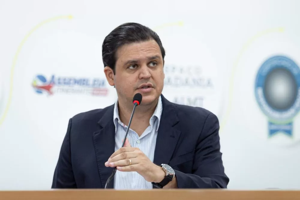 Thiago Silva apresenta projeto para diagnóstico precoce e tratamento multidisciplinar para pessoas com esquizofrenia