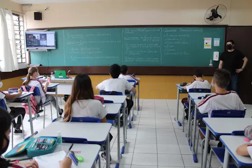 Escolas devem notificar conselhos tutelares sobre automutilação e suicídio
