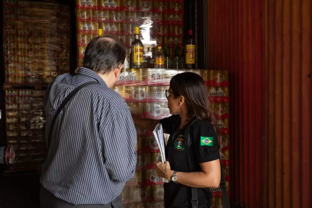 Galpão que funcionava como depósito de bebidas na capital é fechado em operação 