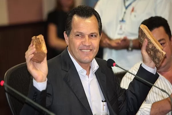 Silval devolve R$ 70 milhões aos cofres públicos e Justiça extingue ação