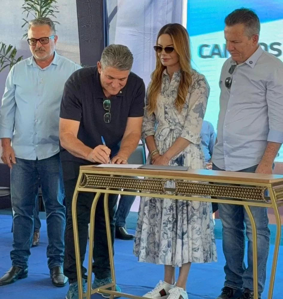 Deputado Moretto participa de entrega de 200 casas em Campos de Julio e anúncio de novos investimentos para a região Oeste