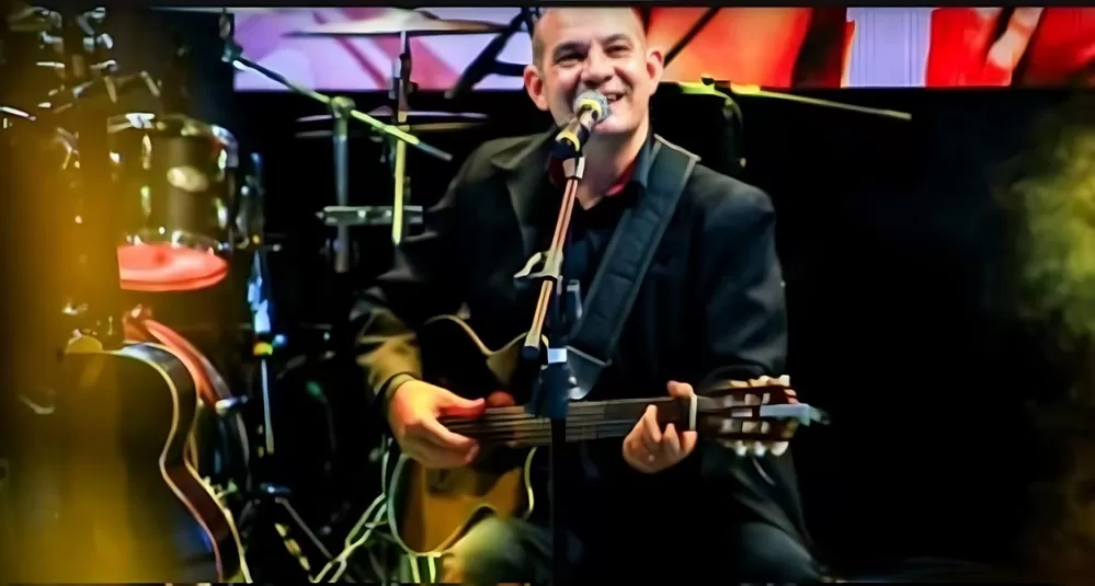 Musicoterapeuta de MT transforma canção em cuidado nos hospitais e produtividade nas empresas