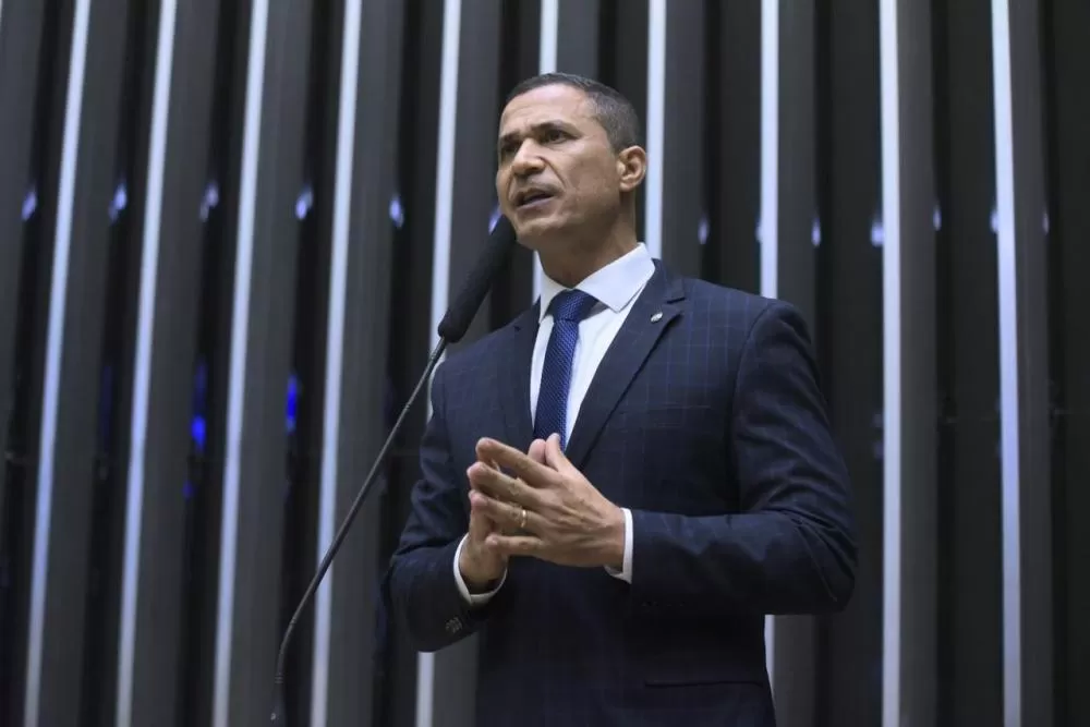 PL de Assis que proíbe descontos automáticos do INSS é aprovado também no Senado