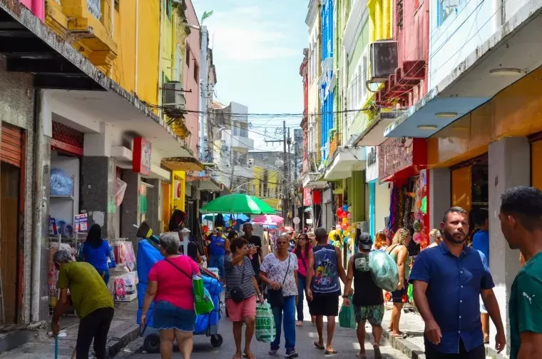 Mais de um terço dos comerciantes pretende fazer contratações temporárias em Cuiabá