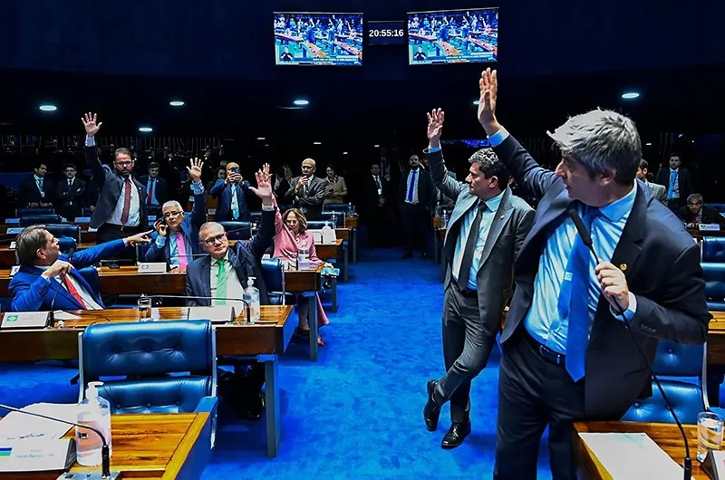 Senado aprova 'PL Antifacção'; penas podem chegar a 120 anos