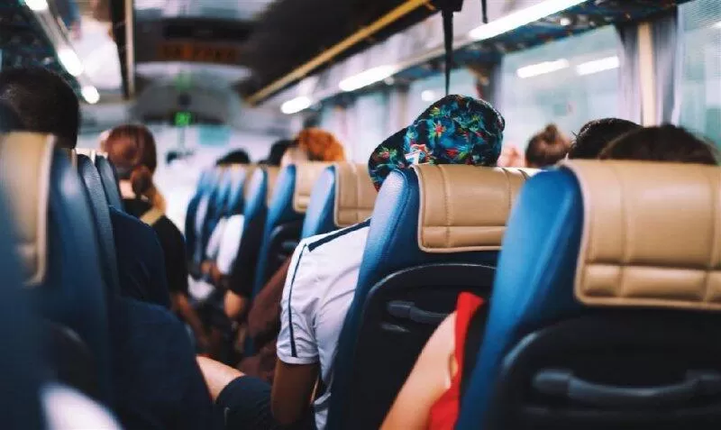 Jovens, idosos e pessoas com deficiência têm direito à gratuidade em ônibus