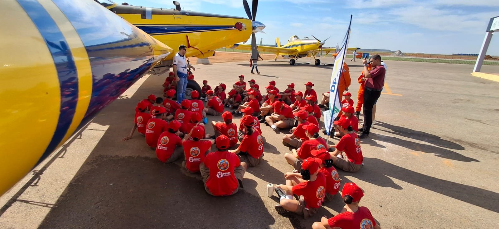 Bombeiros do Futuro conhecem de perto aeronaves durante a 2ª Semana do Aviador
