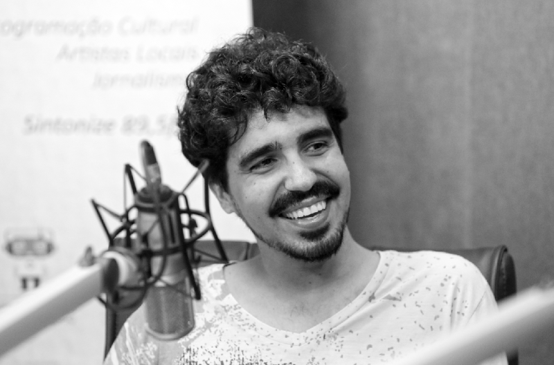Jornalista lança livro de poesias na Casa Cuiabana