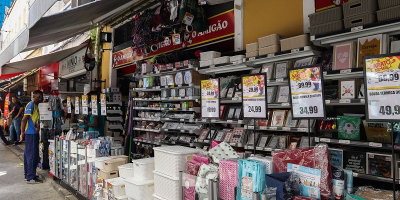 IBGE: vendas no comércio têm redução de 1,3% em setembro