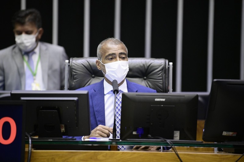Romário preside sessão do Congresso pela primeira vez