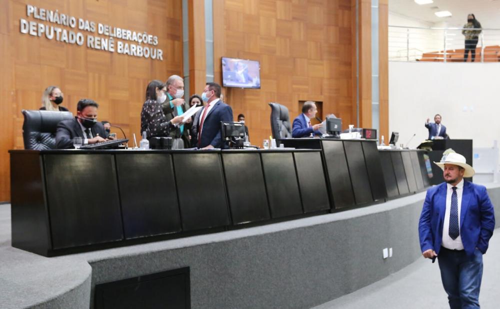 Gilberto Cattani lidera grupo, e atropelam projeto de Petista na AL-MT