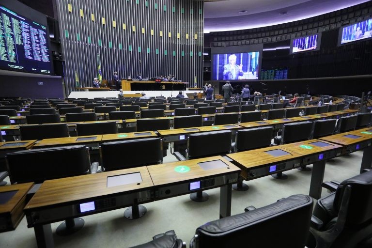 Congresso aprova crédito de R$ 9,3 bi para pagar Auxílio Brasil neste ano