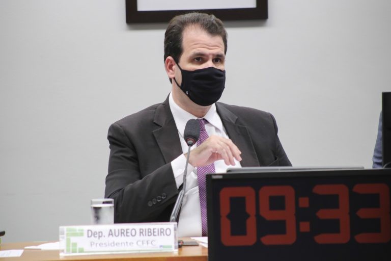 Comissão debate denúncia de fraudes das distribuidoras de combustível