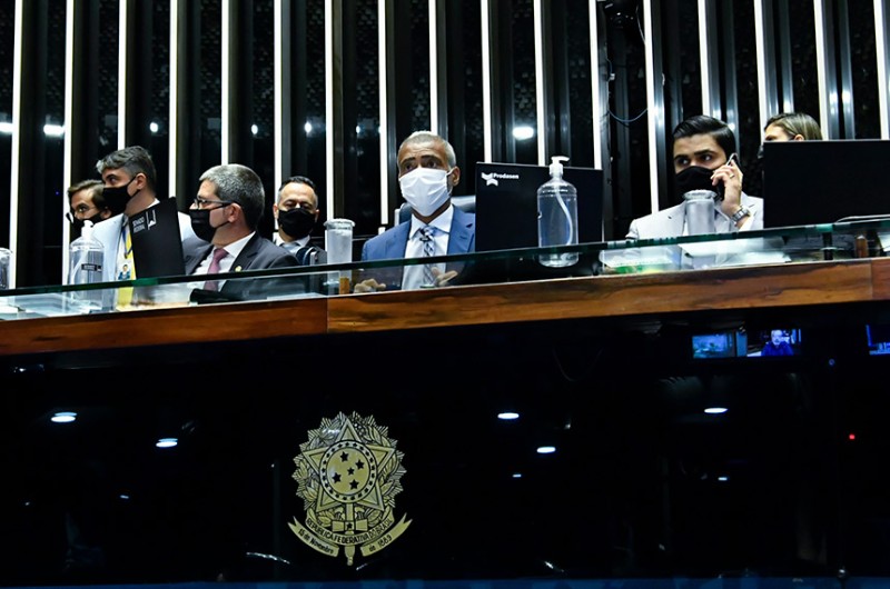 Senadores confirmam projetos com recursos para o Auxílio Brasil